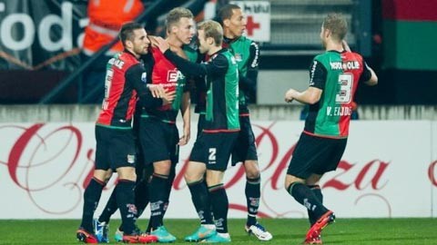 泰斯用自己 泰斯用自己